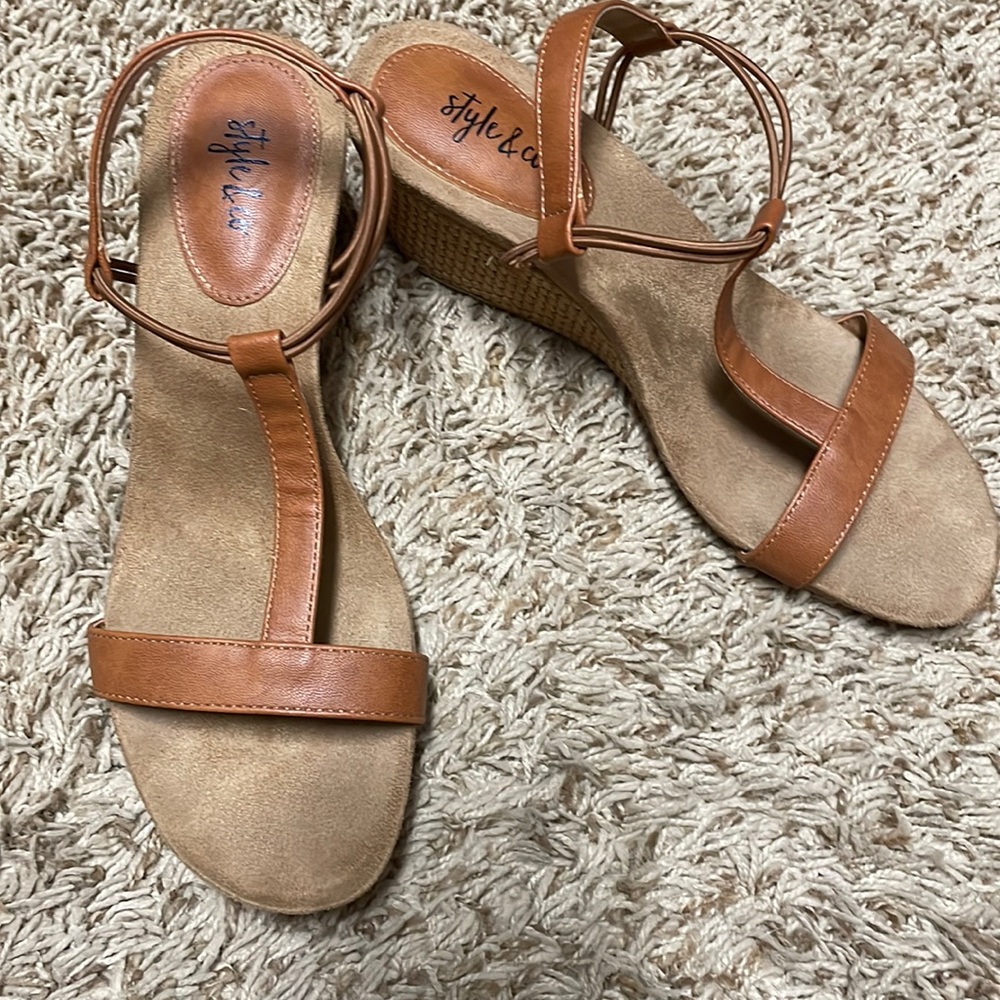 8.5 Style & Co brown wedges